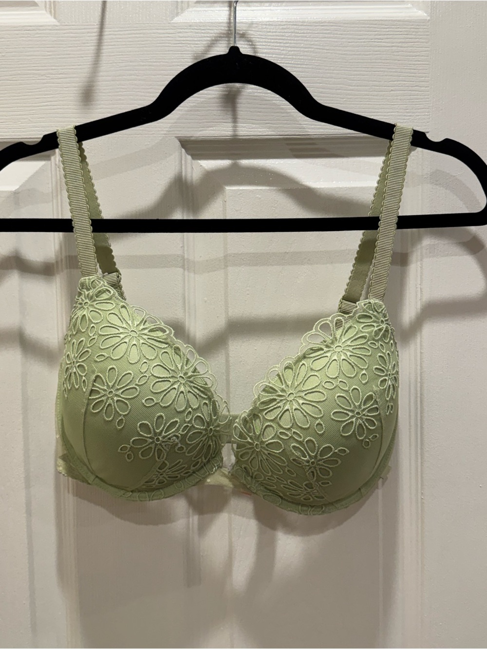 Victoria’s Secret Light Green Floral Lace Underwire Bra